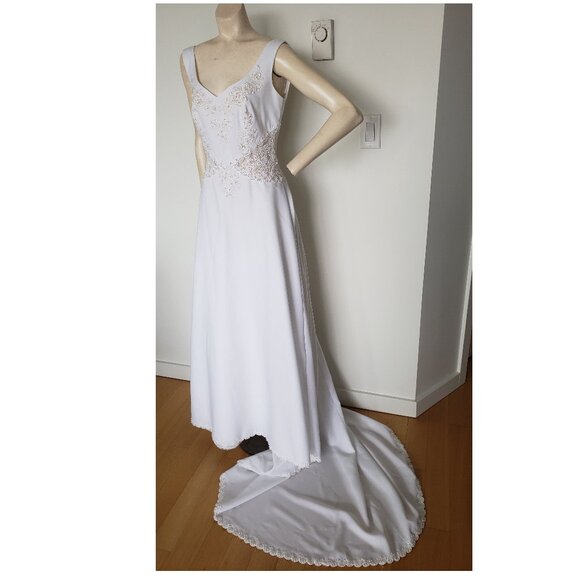 BNWT White Wedding Dress with detail and train Size 8 - Picture 4 of 16